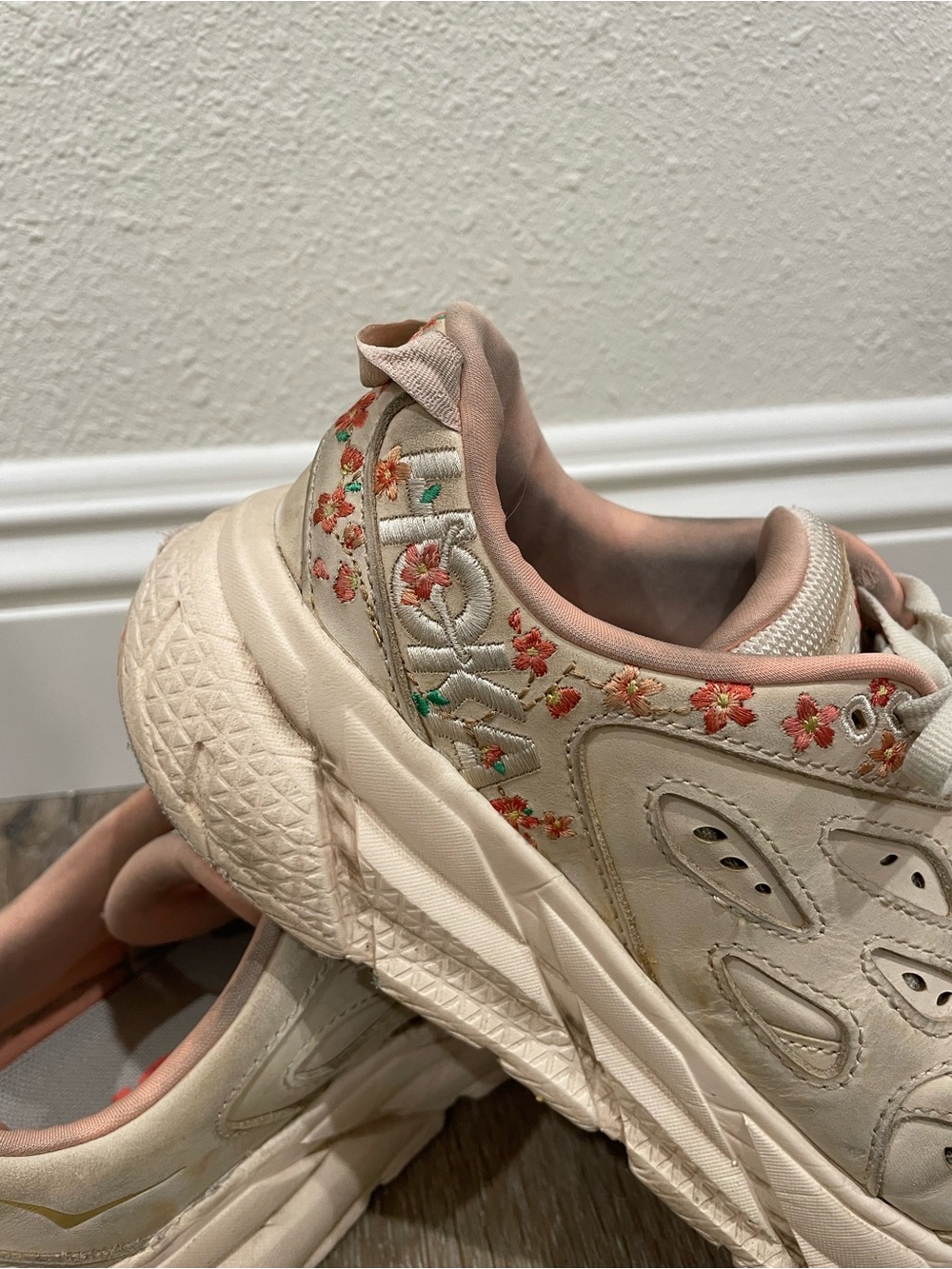 Hoka Vibrant Bloom Athletic Sneakers Vanilla Dry Clay Pink Floral Embroidery 7.5 - Picture 3 of 9